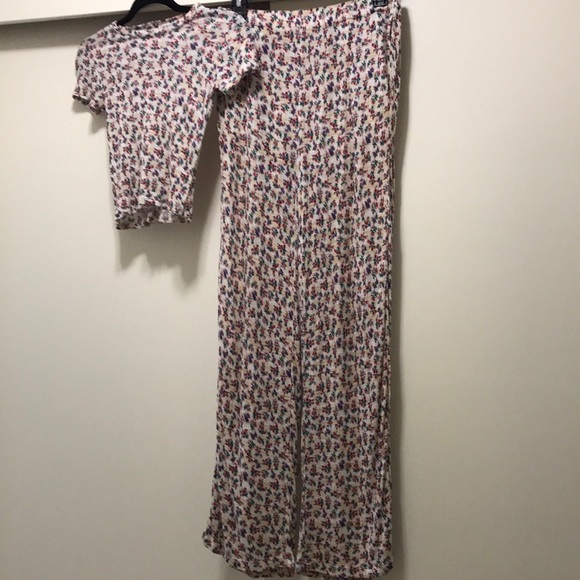 Crop Top & Hawaii Style Pants - Picture 1 of 5